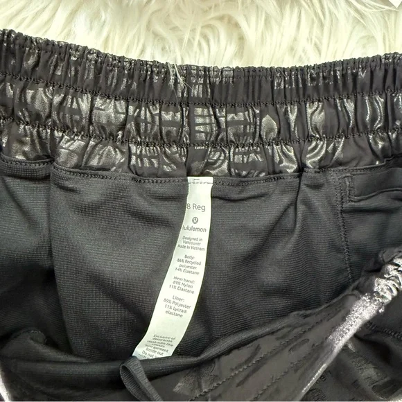NWT Lululemon Manifesto Foil SET🤍 Hotty Hot LR Short 2.5" sz 8 | Energy Bra sz 6 - Picture 2 of 11